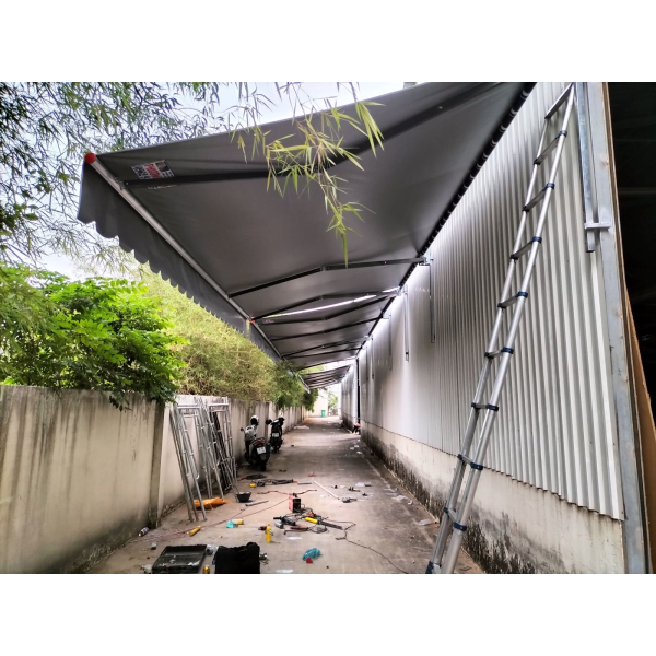 Mái xếp Phương Nam đã thi công bàn giao mái hiên di động che hành lang công ty gỗ Hoa Song tại Khánh Bình Tân Uyên Bình Dương