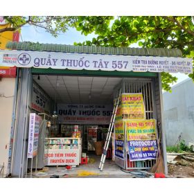 Mái hiên di động tay quay giá rẻ cho quầy thuốc tây tại Bình Dương