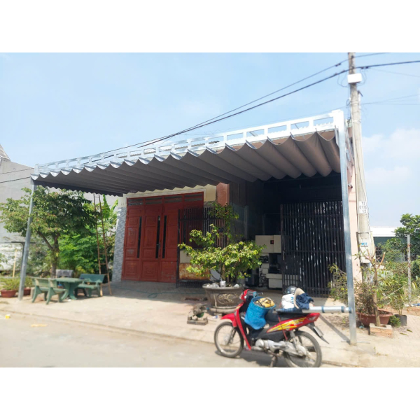 Mái xếp Phương Nam đã thi công bàn giao mái xếp lượn sóng che sân vườn tại Hội Nghĩa TP Tân Uyên Bình Dương