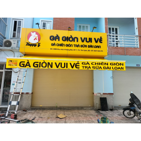 Mái xếp Phương Nam đã thi công bàn giao giá rẻ mái hiên di động tại tiệm gà gián tại KDC Hoàng Mai Tân Uyên Bình Dương